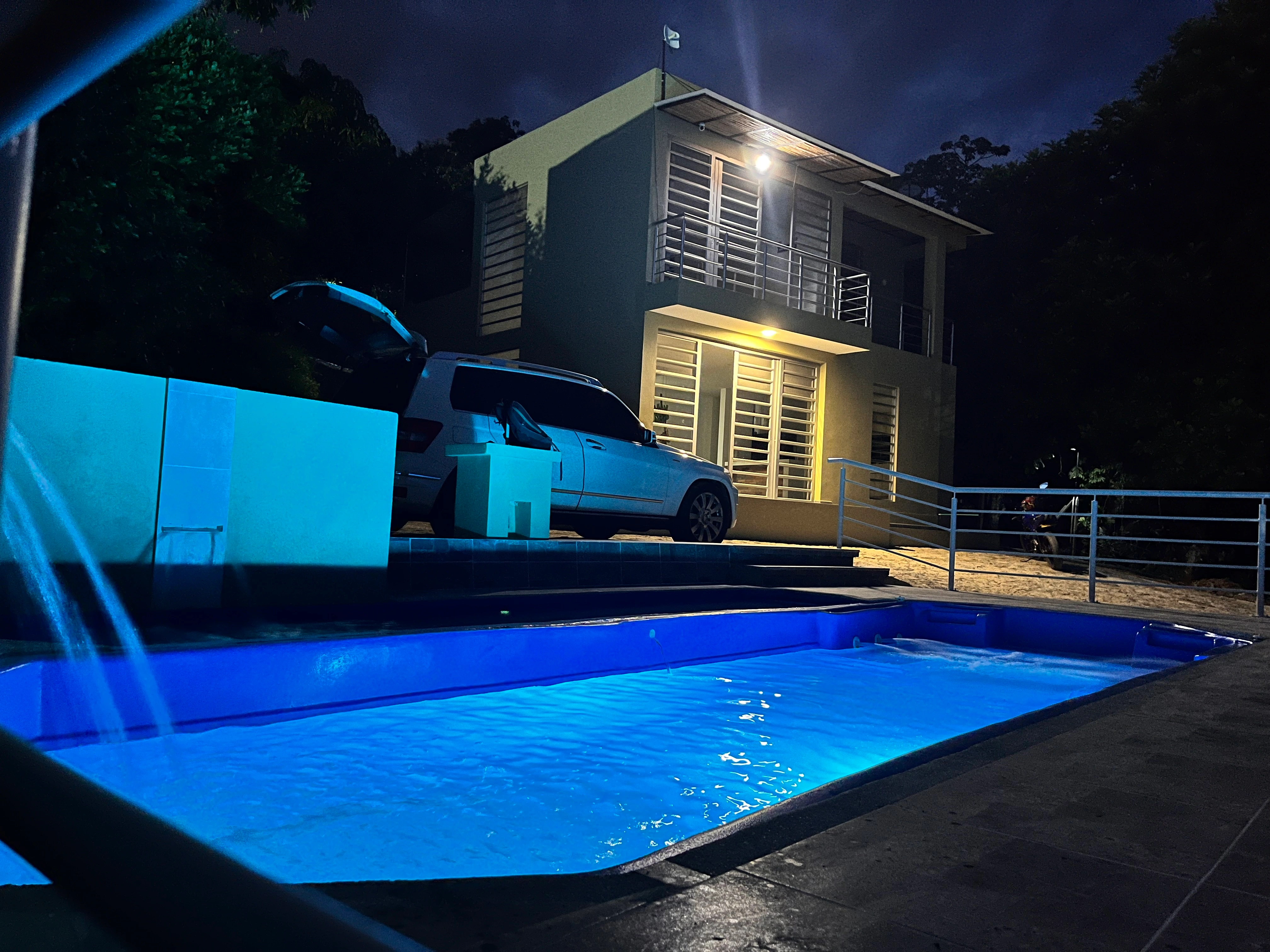Piscina iluminada de Reserva de las Sierras